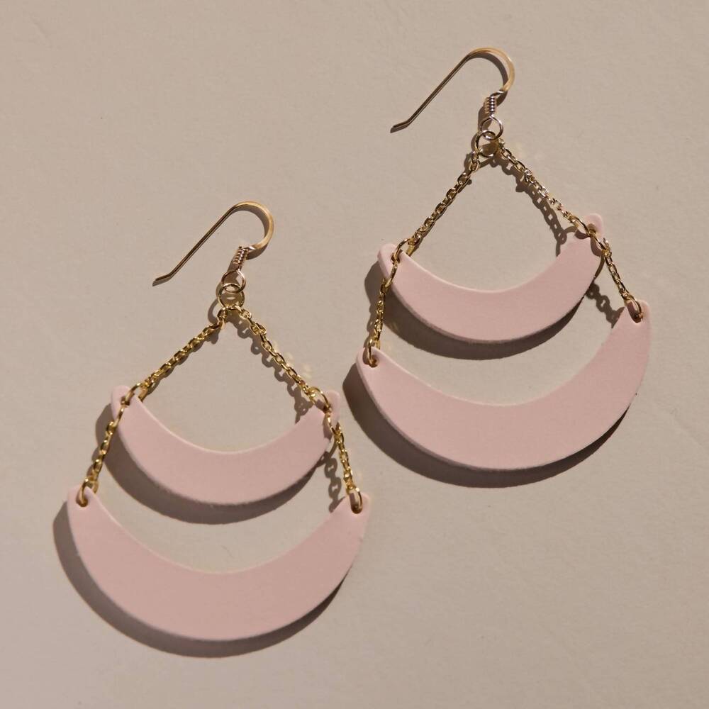 NEW NICKEL & SUEDE rio earrings in soft sand
